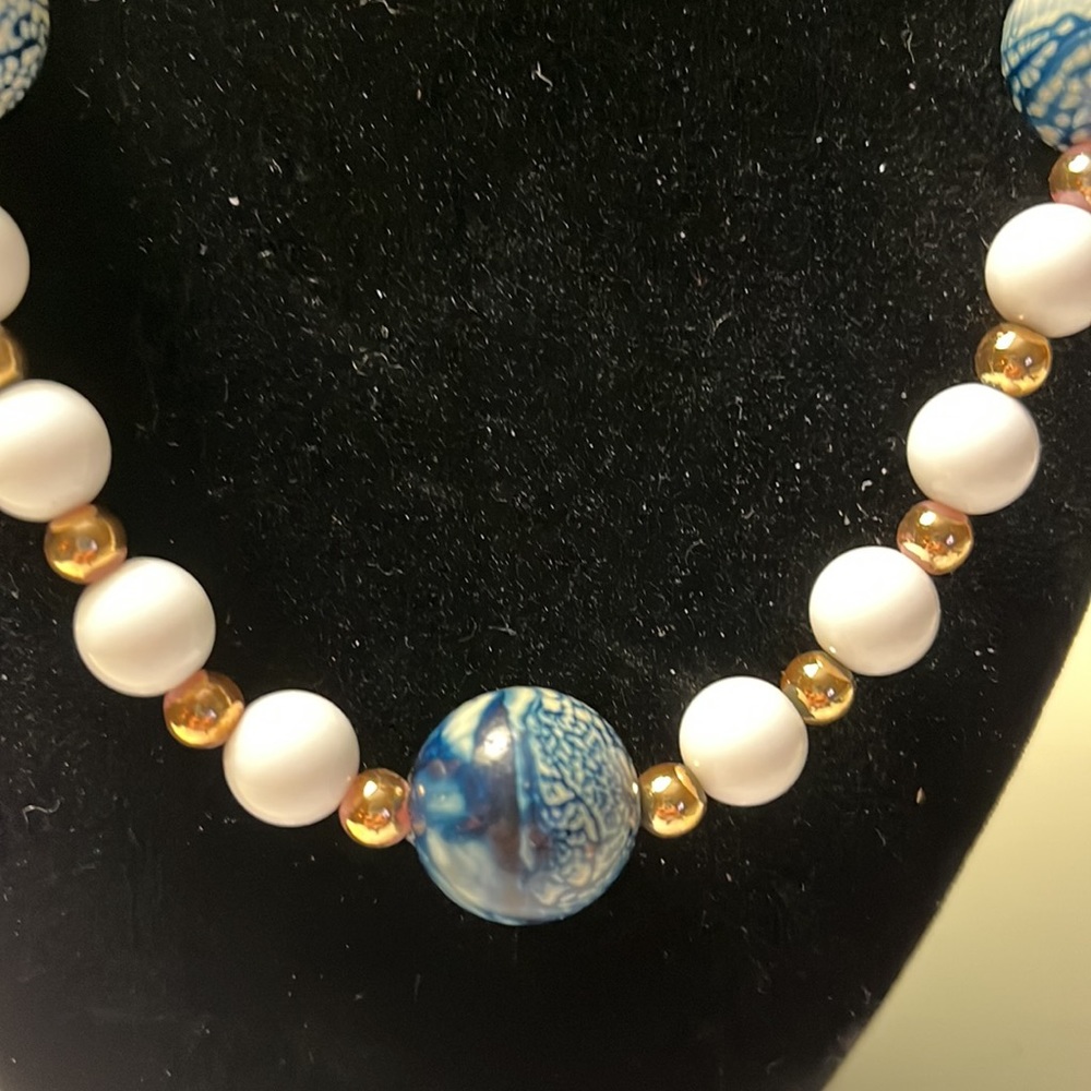 N45. Long blue and white beaded necklace. - Picture 2 of 3